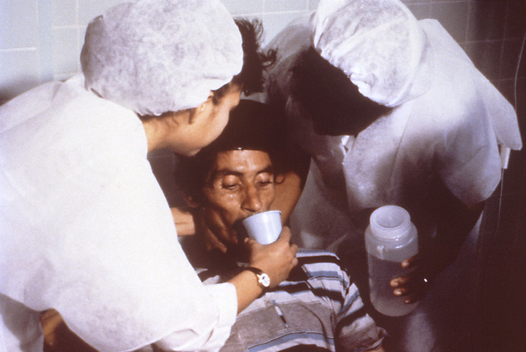 Lembre-se do Dr. Nalin, que ajudou a inventar a terapia de reidratação oral?